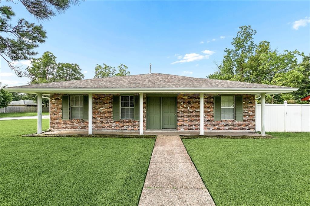Homes For Sale - 1401 W Hall Avenue<br/> Slidell, LA 70460