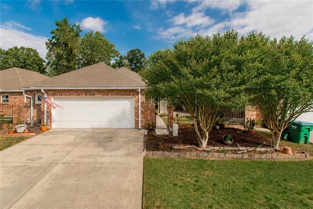 Homes For Sale - 303 Secret Garden Lane<br/> Denham Springs, LA 70726