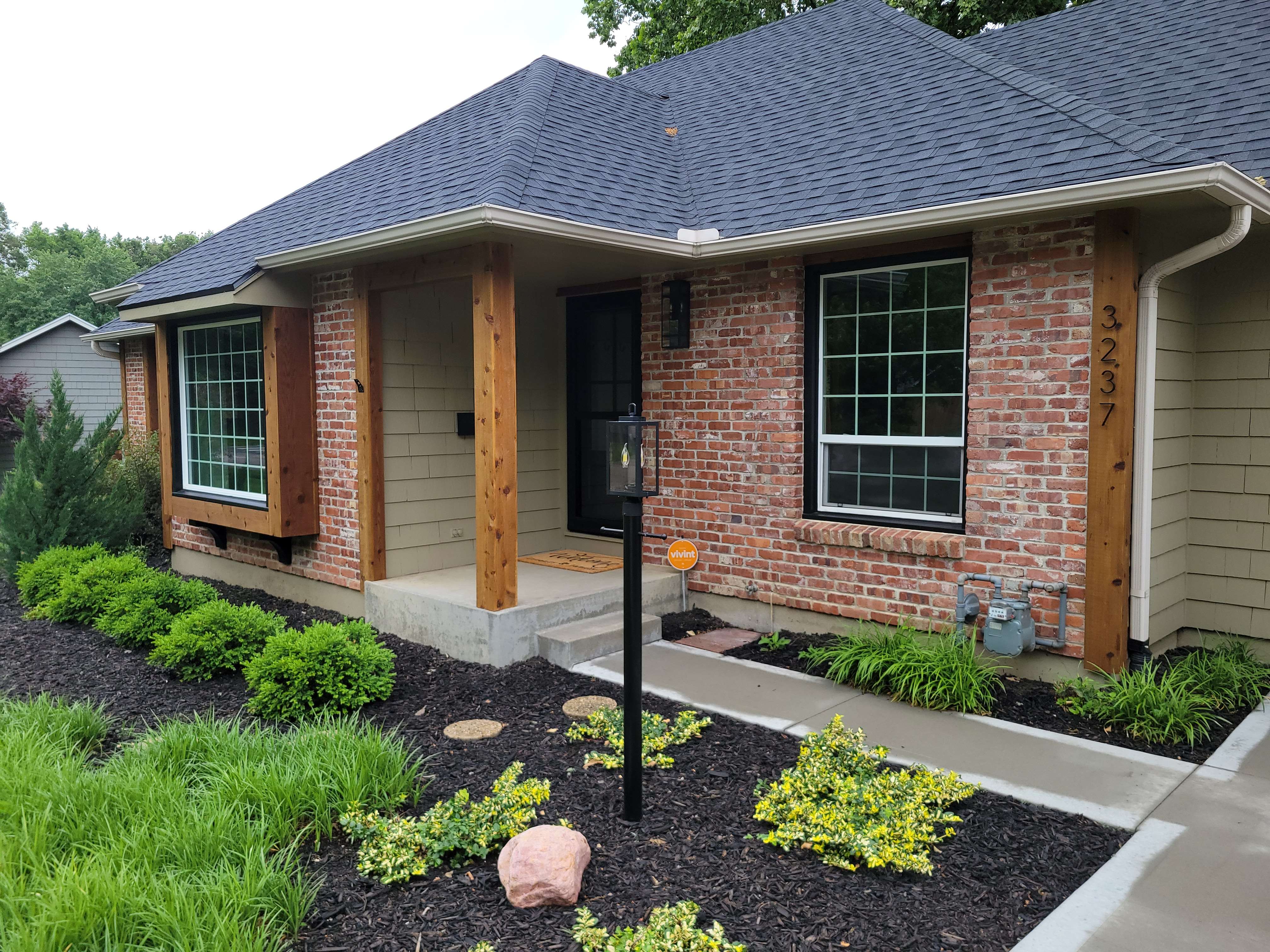 3237 SW MacVicar, Topeka, Kansas image 2