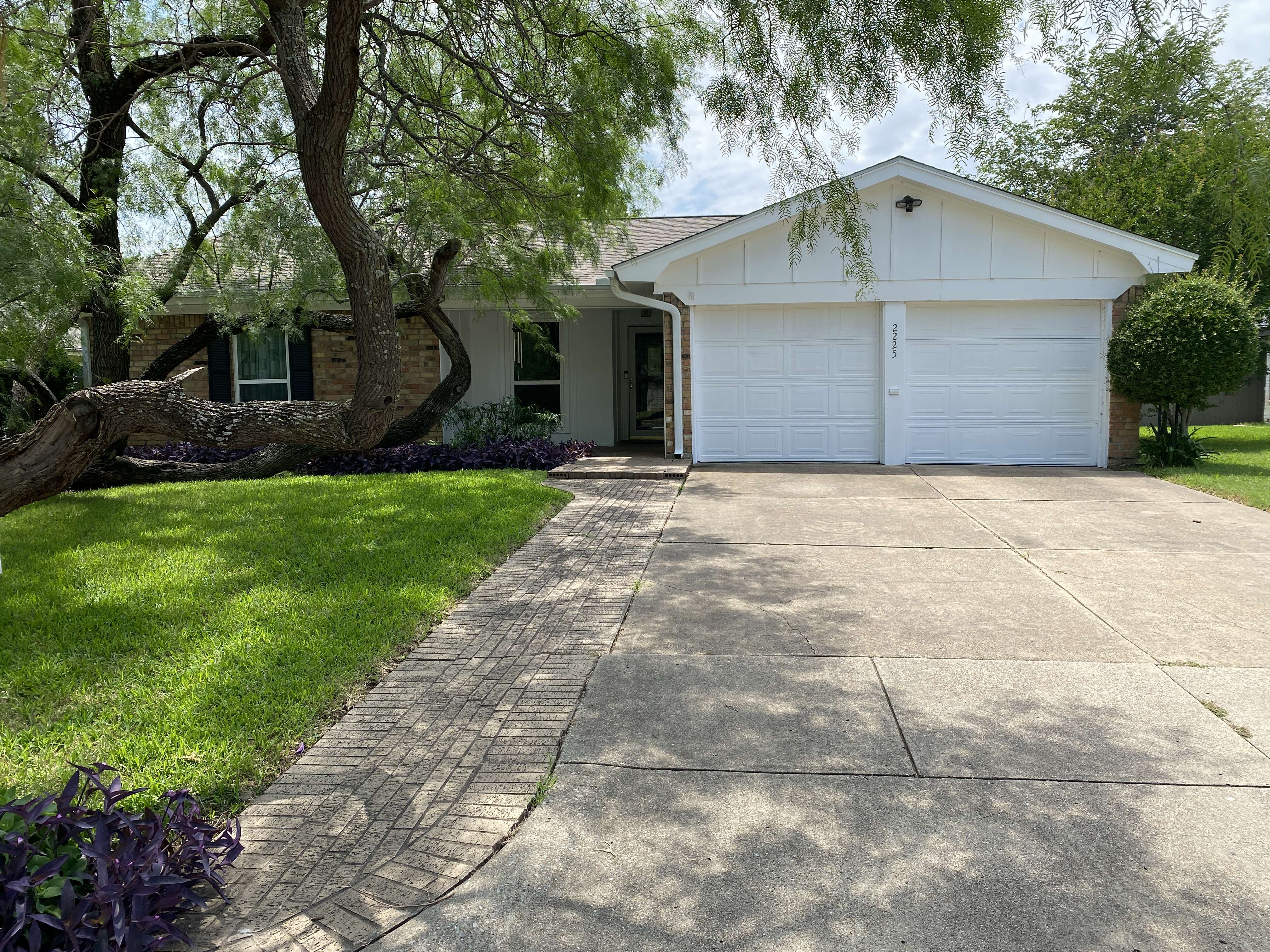 2225 Shady Brook Drive, Bedford, Texas image 3