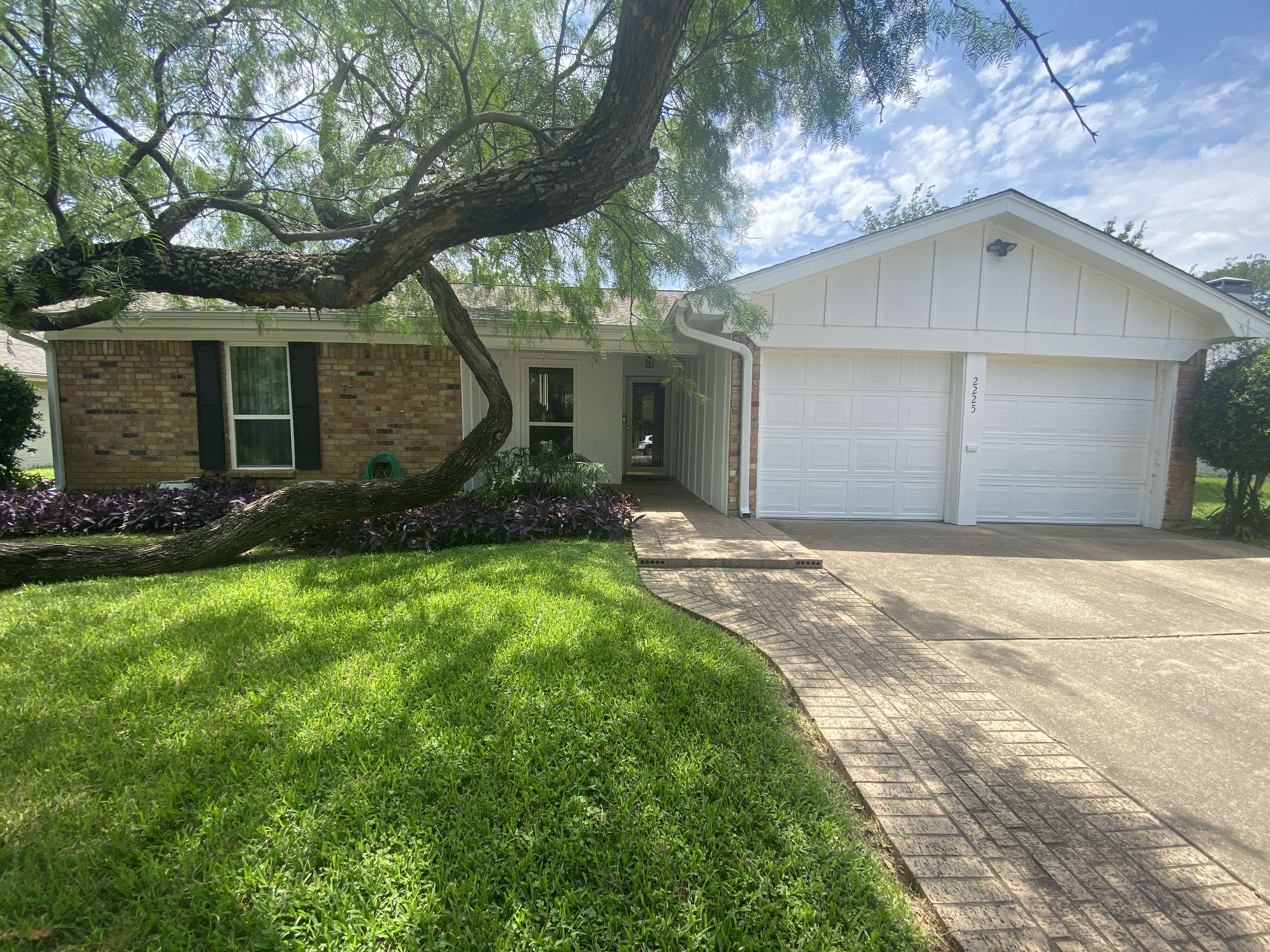 2225 Shady Brook Drive, Bedford, Texas image 4
